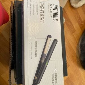 Pro artist hair straightener. New in box